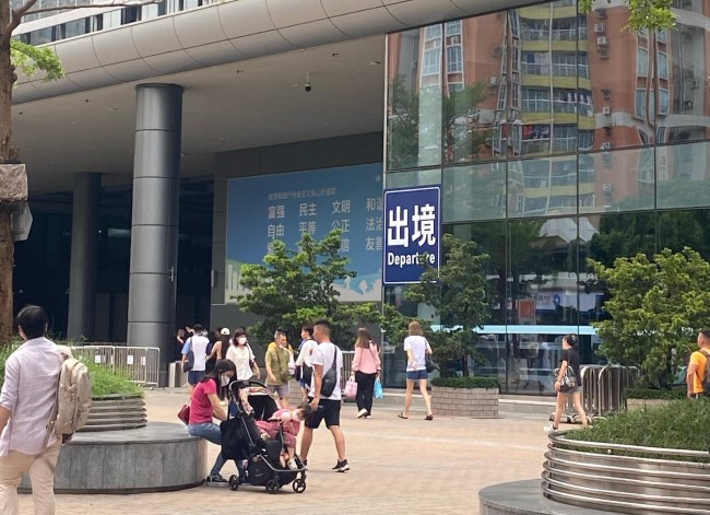 福田口岸廣場出入口戶外廣告牌位置優(yōu)勢，深圳福田口岸廣告價格收費