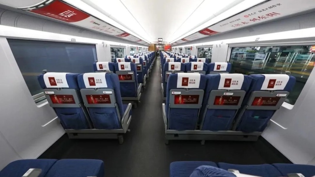 高鐵列車冠名廣告價(jià)格收費(fèi)，高鐵列車內(nèi)車身廣告案例圖