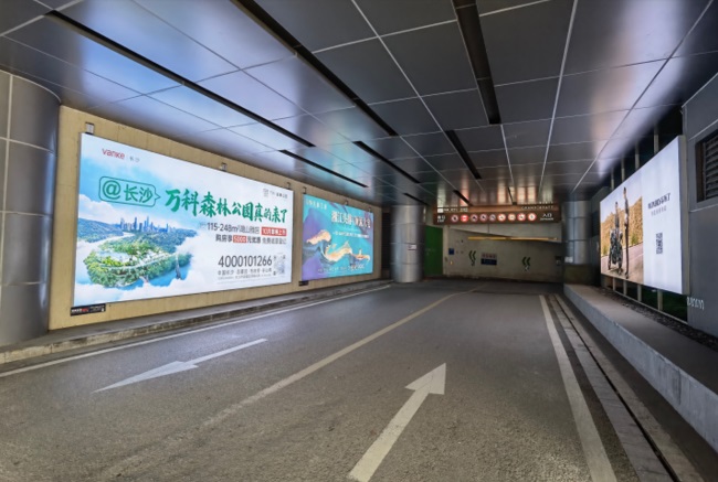 長沙停車場地下車庫燈箱廣告價格收費，長沙商場寫字樓停車場廣告