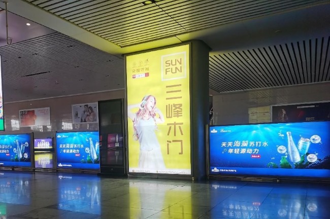 長春站長春西站廣告價格，長春火車站長春西高鐵站出站通道廣告