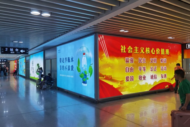 ?義烏站高鐵廣告價格收費，義烏高鐵站燈箱廣告義烏火車站廣告牌