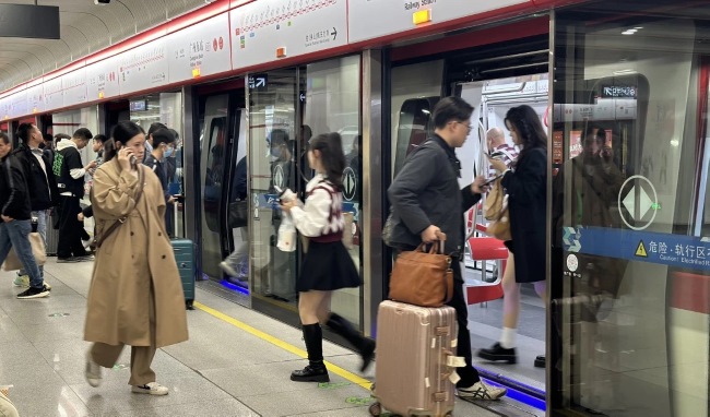 佛山地鐵播音導(dǎo)向廣告價(jià)格種類，佛山地鐵列車站臺(tái)語(yǔ)音播報(bào)廣告
