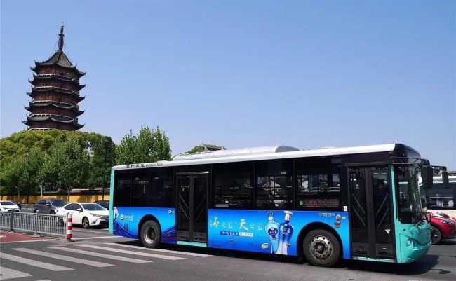 蘇州公交車巴士車身貼廣告價(jià)格收費(fèi)，蘇州公交車外車身廣告線路優(yōu)勢