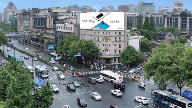 杭州上城區(qū)慶春路樓頂弧面LED大屏廣告價(jià)格，杭州戶(hù)外LED大屏廣告  ?