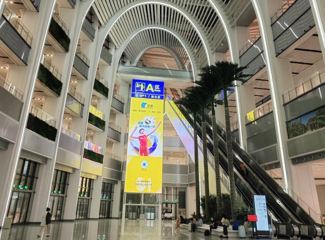 廣州白云站出站大廳直梯LED大屏廣告，廣州白云棠溪高鐵站廣告價(jià)格
