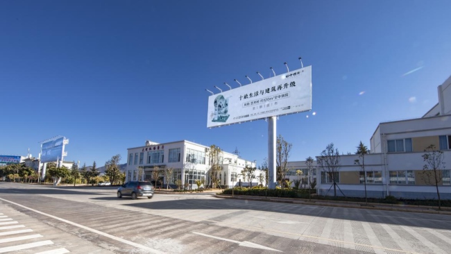 大理機(jī)場(chǎng)航站樓戶外立柱大牌圍擋廣告牌，大理機(jī)場(chǎng)廣告價(jià)格收費(fèi)