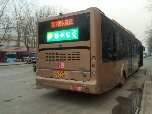 鄭州公交車電子屏廣告價(jià)格，鄭州公交車尾LED彩屏廣告投放優(yōu)勢(shì)分析