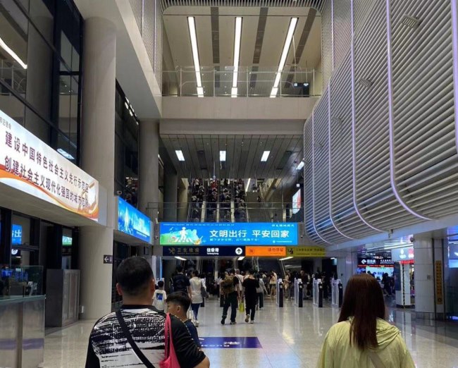 深圳福田口岸一層地鐵接駁出境大廳廣告，深圳福田口岸廣告價格