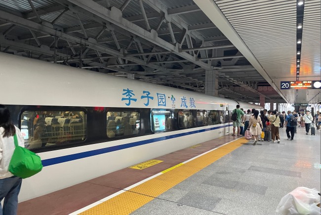 ?高鐵車廂車載廣告快消飲料代言人優(yōu)質(zhì)案例，高鐵列車冠名廣告價格