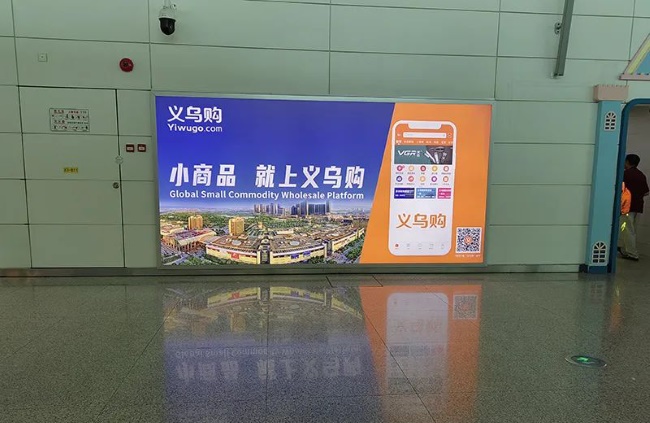 潮汕機(jī)場三層出發(fā)候機(jī)大廳燈箱廣告投放，揭陽潮汕機(jī)場廣告牌價(jià)格