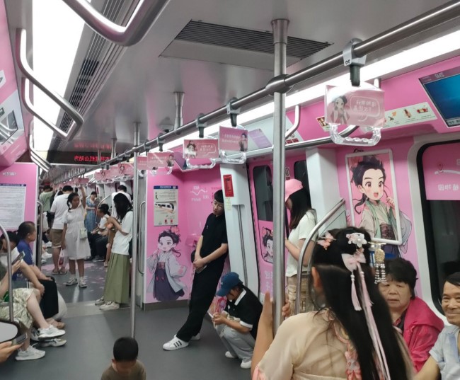 洛陽地鐵性價比最高車廂廣告拉手優(yōu)勢案例，洛陽地鐵拉手廣告價格