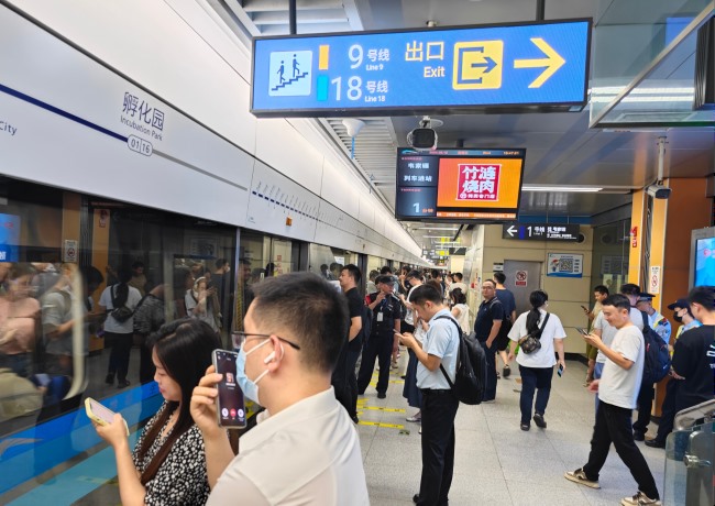 成都地鐵車廂電視小屏站臺列車廣告，成都地鐵視頻電子屏廣告價格