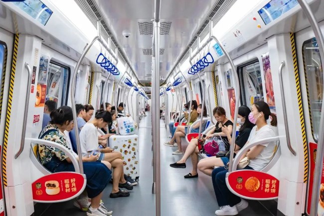 濟(jì)南地鐵1號(hào)線車廂創(chuàng)意內(nèi)包車貼廣告投放，濟(jì)南地鐵列車廣告價(jià)格