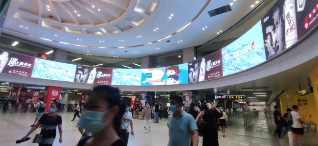 鄭州地鐵紫荊山站換乘大廳弧形LED大屏廣告投放，鄭州地鐵廣告價(jià)格
