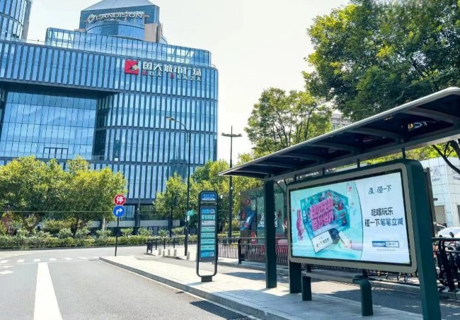 杭州公交廣告價格，杭州候車亭站牌巴士站臺燈箱廣告優(yōu)勢分析案例