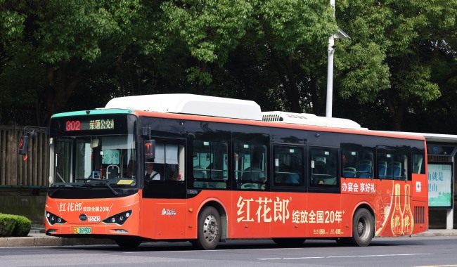 鎮(zhèn)江公交廣告車身貼紙線路案例推薦，鎮(zhèn)江公交車巴士廣告投放價格