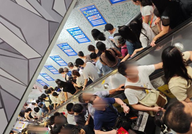 深圳地鐵扶梯旁看板廣告價格，深圳地鐵深圳北站出入口廣告