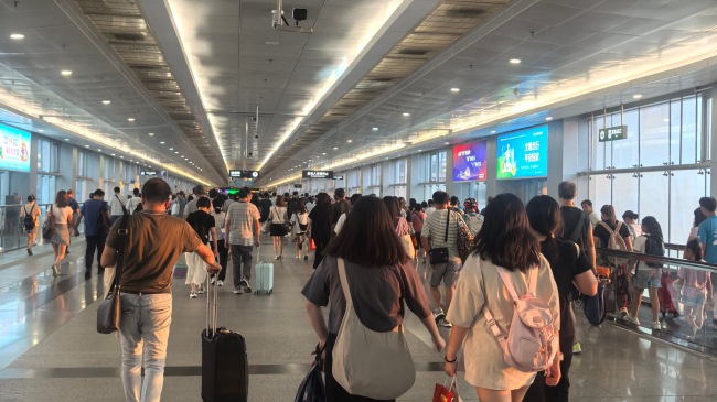 深圳福田口岸往返香港通道橋燈箱廣告，深圳福田口岸廣告價格