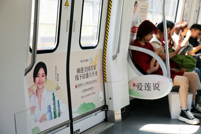 濟(jì)南地鐵2號(hào)線車(chē)廂內(nèi)包車(chē)貼廣告投放案例，濟(jì)南地鐵廣告價(jià)格