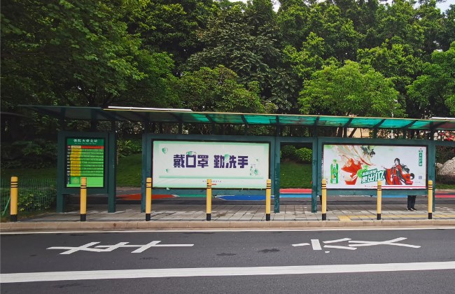 佛山順德公交候車(chē)亭站臺(tái)燈箱廣告，佛山公交車(chē)站牌廣告價(jià)格