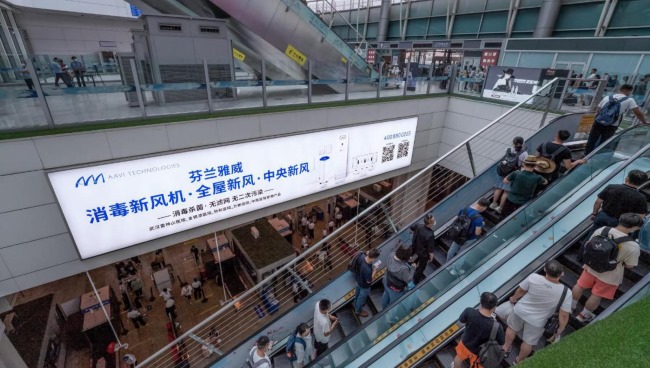 北京南高鐵站進(jìn)站口扶梯廣告牌投放，北京南火車站廣告價(jià)格