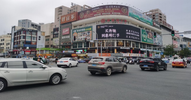 惠陽(yáng)白云路好宜多LED廣告投放，惠州壹中心大屏廣告價(jià)格