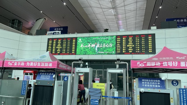 廈門站高鐵進(jìn)站候車LED廣告，廈門島內(nèi)火車站大屏廣告價(jià)格