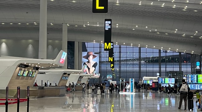 廣州機(jī)場(chǎng)出發(fā)大廳LED巨屏廣告投放，廣州白云機(jī)場(chǎng)廣告價(jià)格