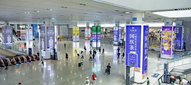 杭州東站出站大廳包柱燈箱廣告，杭州東火車站大屏廣告價格