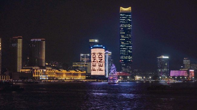上海外灘國客中心浦江大屏廣告投放，上海燈光秀LED廣告價(jià)格