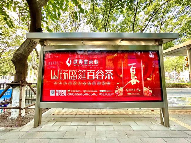 廈門公交候車亭站臺(tái)燈箱廣告投放，廈門巴士站牌廣告價(jià)格