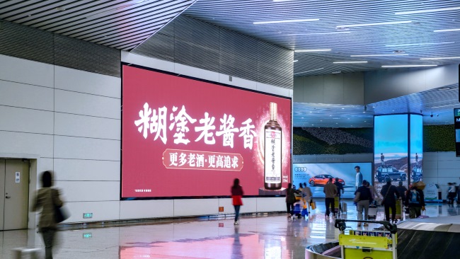 廣州白云機(jī)場(chǎng)到達(dá)出口墻面LED廣告投放，廣州機(jī)場(chǎng)大屏廣告價(jià)格