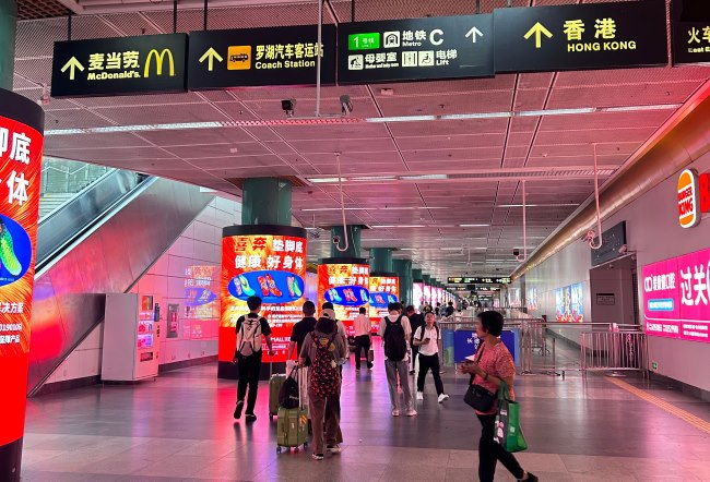 深圳羅湖火車站包柱LED廣告投放，深圳站高鐵大屏廣告價(jià)格