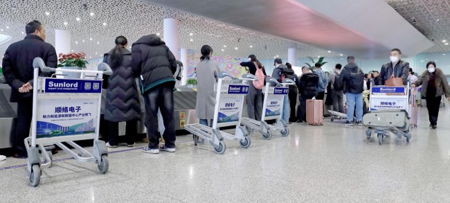深圳機(jī)場手推車廣告投放，深圳寶安機(jī)場行李推車貼廣告價(jià)格