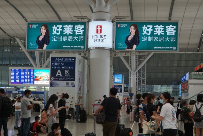 深圳北高鐵站候車大廳高空包柱廣告，深圳北站大屏廣告價(jià)格