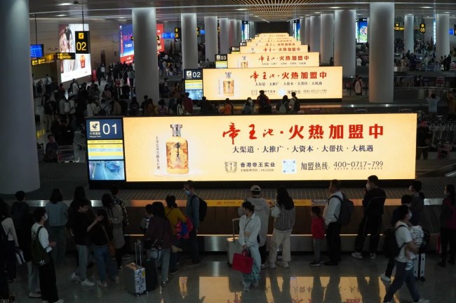 西安機場有哪些廣告位？T5航站樓的人流量占比多少？投放哪個航站樓性價比高？