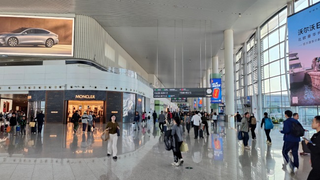 廣州白云機(jī)場(chǎng)T2航站樓有哪些廣告位？第一戶外傳媒代理發(fā)布機(jī)場(chǎng)廣告值得信任嗎？