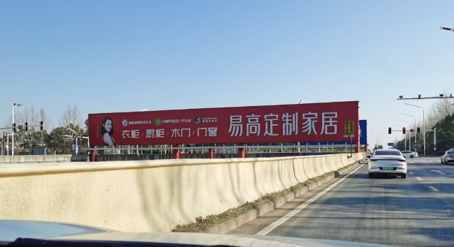 合肥新橋機(jī)場(chǎng)戶(hù)外立柱大牌投放，合肥機(jī)場(chǎng)高速大牌廣告