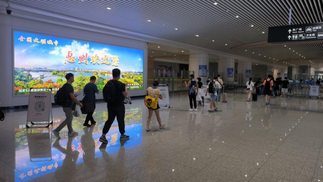惠州北高鐵站出站墻面燈箱廣告投放，惠州北站大屏廣告價格