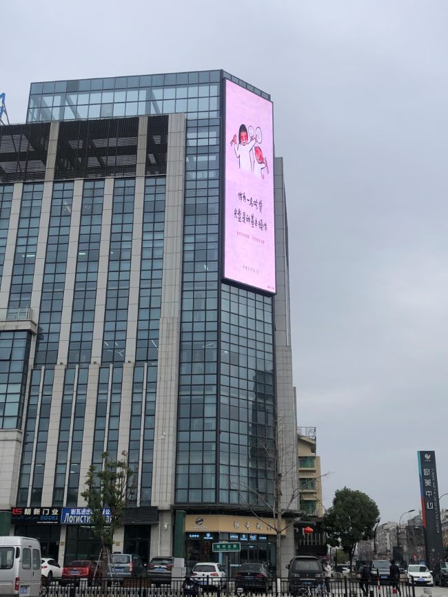 義烏歐美中心大屏廣告投放，義烏江濱國(guó)際LED廣告價(jià)格