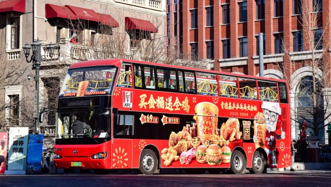 天津雙層觀光車身外車貼巴士廣告投放，天津公交車廣告價(jià)格