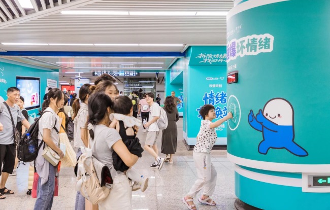 長沙地鐵換乘通道墻貼包柱廣告投放，長沙地鐵站墻畫廣告價格