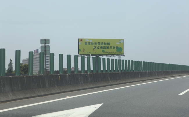 揭普高速三面高桿戶(hù)外大牌速?gòu)V告投放，潮汕高速?gòu)V告價(jià)格
