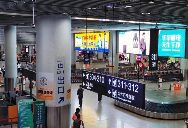 西安咸陽機場到達行李廳高空燈箱廣告投放，西安機場廣告價格