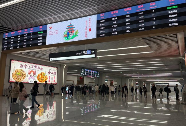 汕頭站高鐵出站口墻面燈箱廣告投放，汕頭火車(chē)站大屏廣告價(jià)格