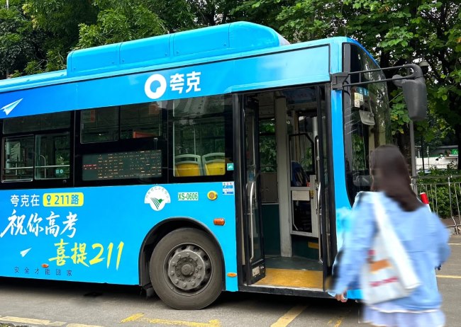 廣州公交車(chē)身全包車(chē)廣告投放，廣州公交車(chē)巴士外車(chē)貼廣告價(jià)格