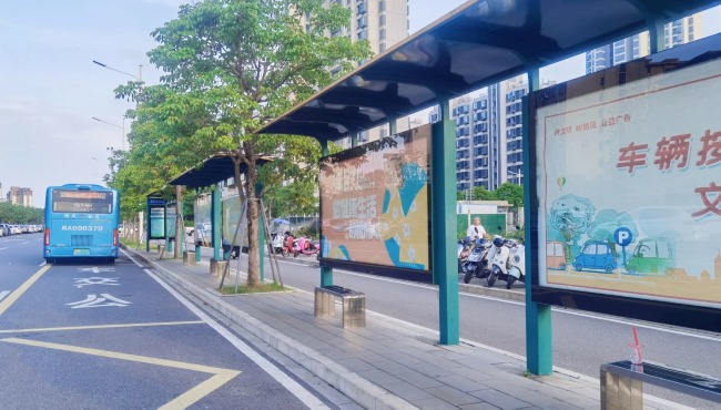 福州公交站臺大牌廣告投放，福州巴士候車亭大牌廣告價格