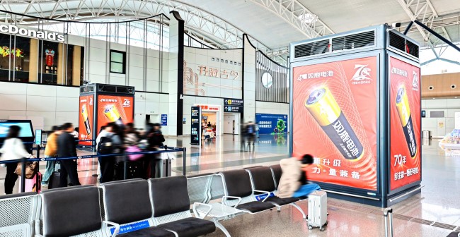 寧波機場出發(fā)大廳中央柱面燈箱廣告，寧波櫟社機場大屏廣告