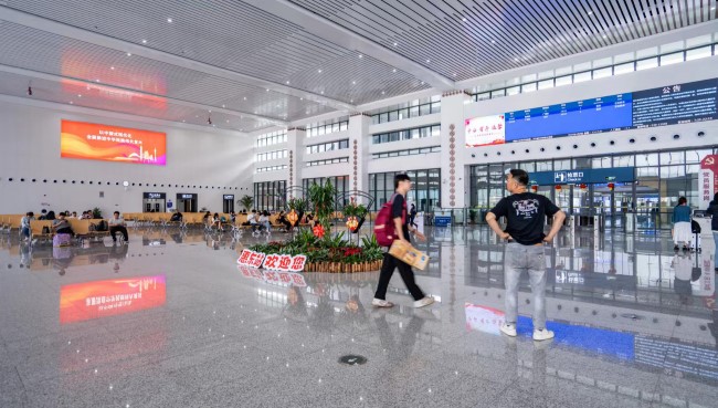 惠州市有幾個(gè)高鐵站？這些高鐵站的廣告價(jià)值如何？適合哪些行業(yè)投放？