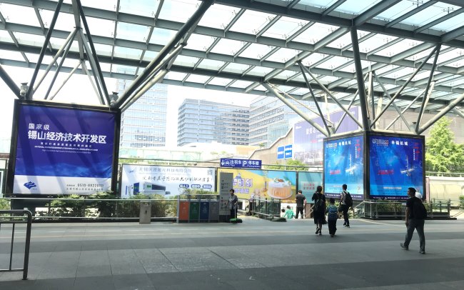 無錫東高鐵站到達(dá)燈箱廣告投放，無錫東站出站口大屏廣告價(jià)格